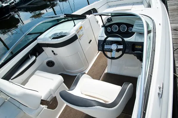 Slide: The Image of Sea Ray 240 Sundeck Outboard 2014 - 8