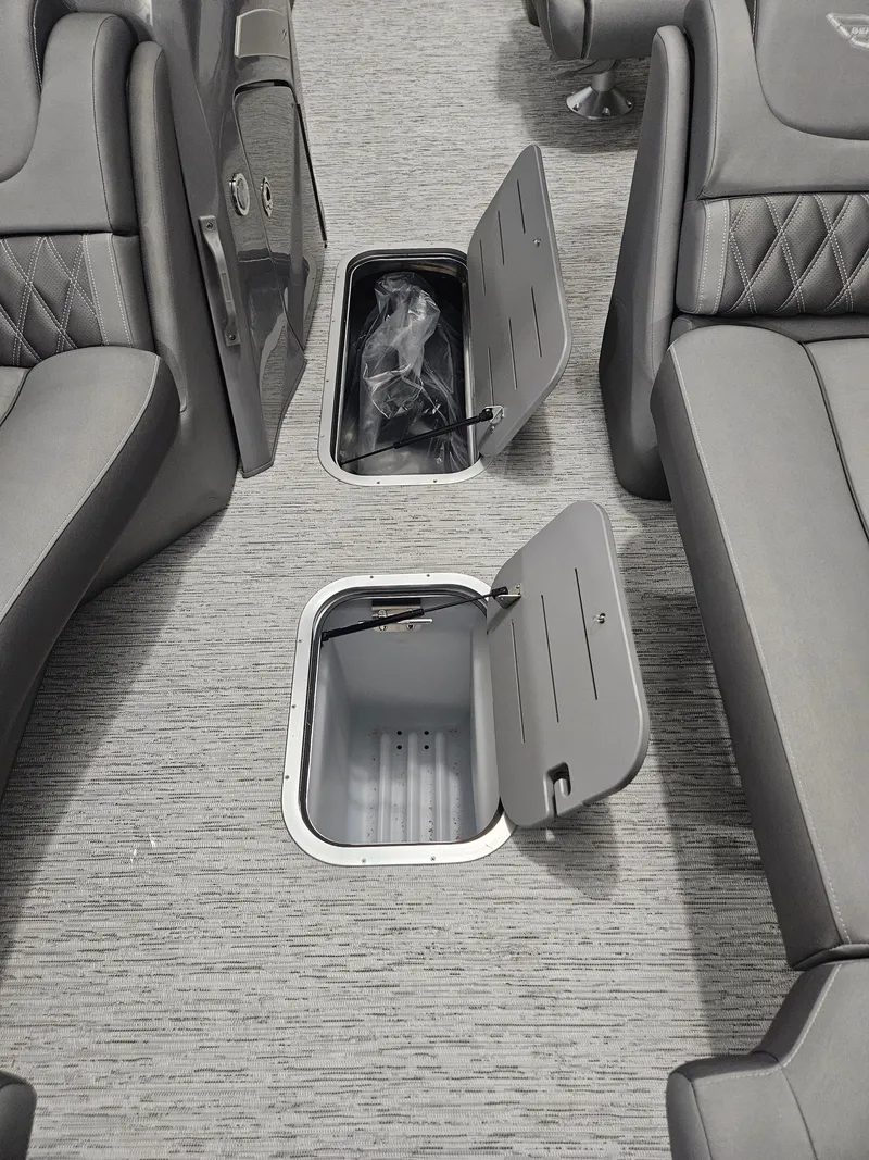 Slide: The Image of Bennington LXS SPORT 24 LXSFBA 2026 - 10