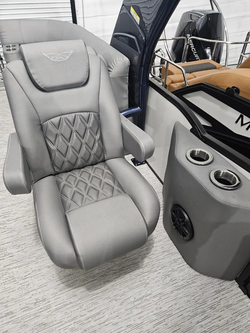 Slide: The Image of Bennington LXS SPORT 24 LXSFBA 2026 - 11