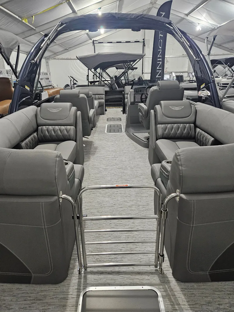 Slide: The Image of Bennington LXS SPORT 24 LXSFBA 2026 - 5