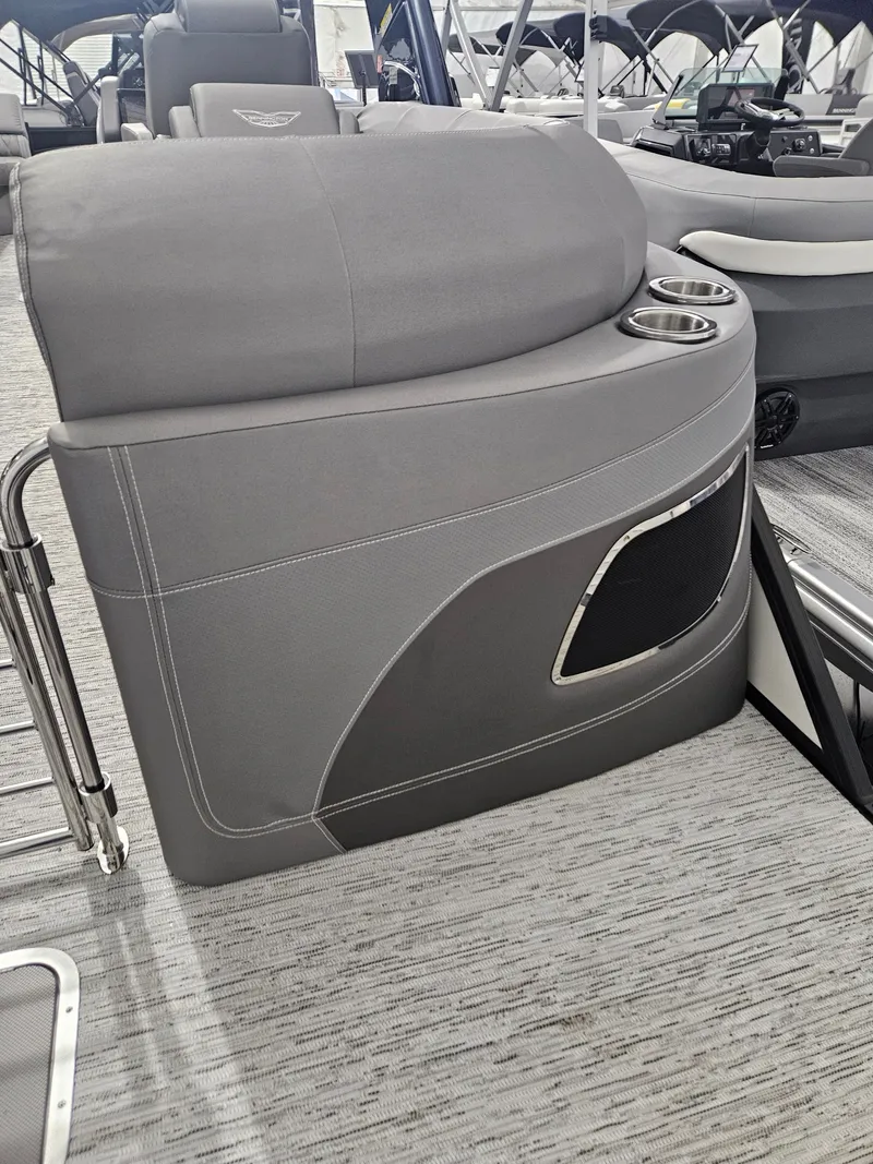 Slide: The Image of Bennington LXS SPORT 24 LXSFBA 2026 - 6