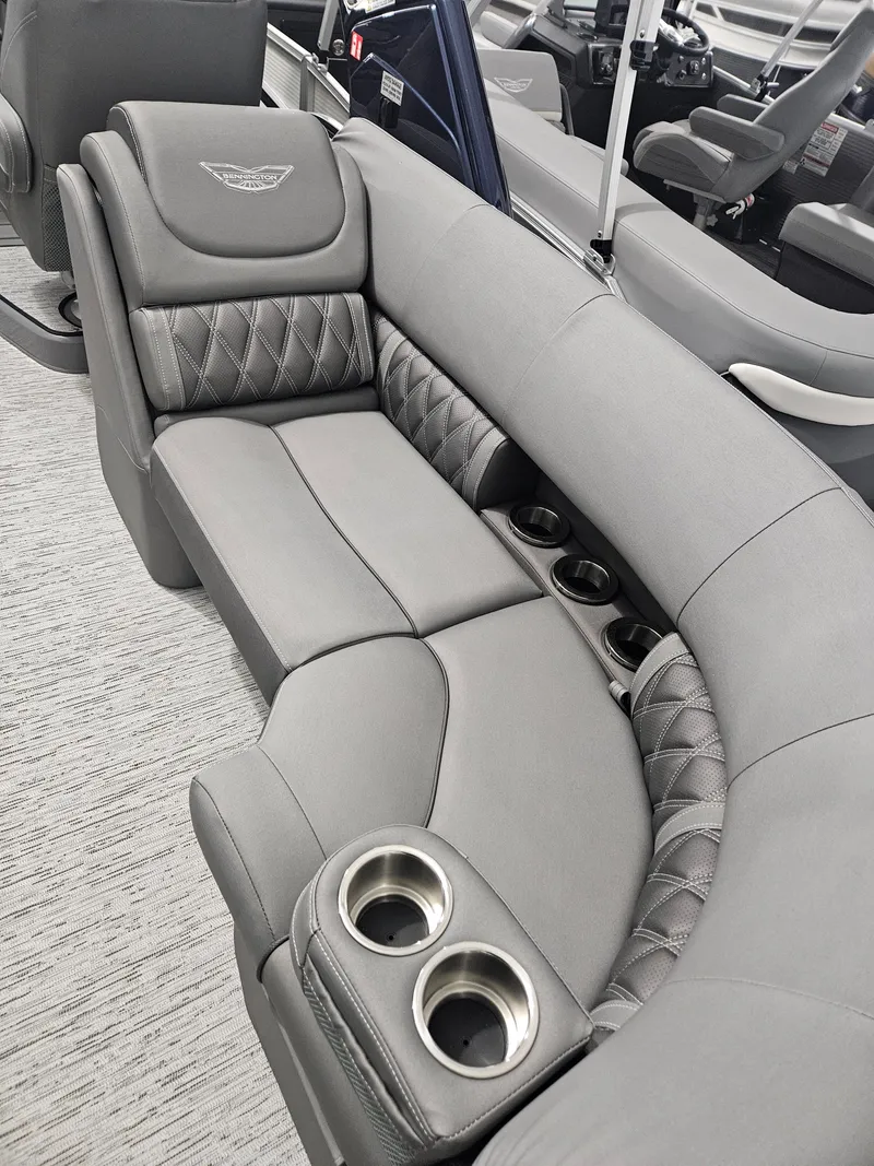 Slide: The Image of Bennington LXS SPORT 24 LXSFBA 2026 - 7