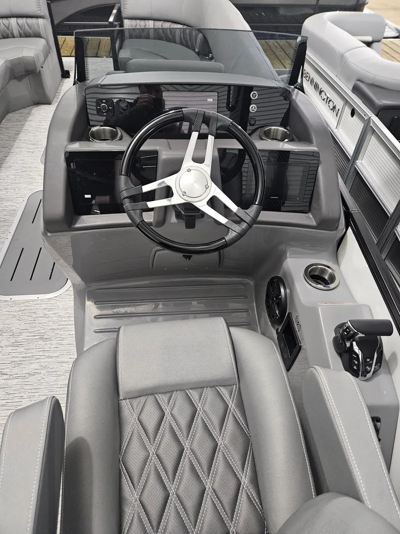 Slide: The Image of Bennington LXS SPORT 24 LXSFBA 2026 - 9