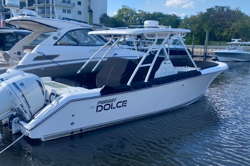 The Image of 2015 Pursuit S 280 Sport boat docked in marina, side view. - 0