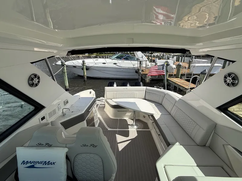 Slide: The Image of Sea Ray Sundancer 320 Outboard 2023 - 12