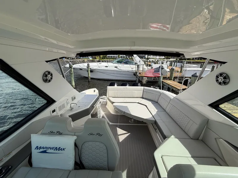 Slide: The Image of Sea Ray Sundancer 320 Outboard 2023 - 13