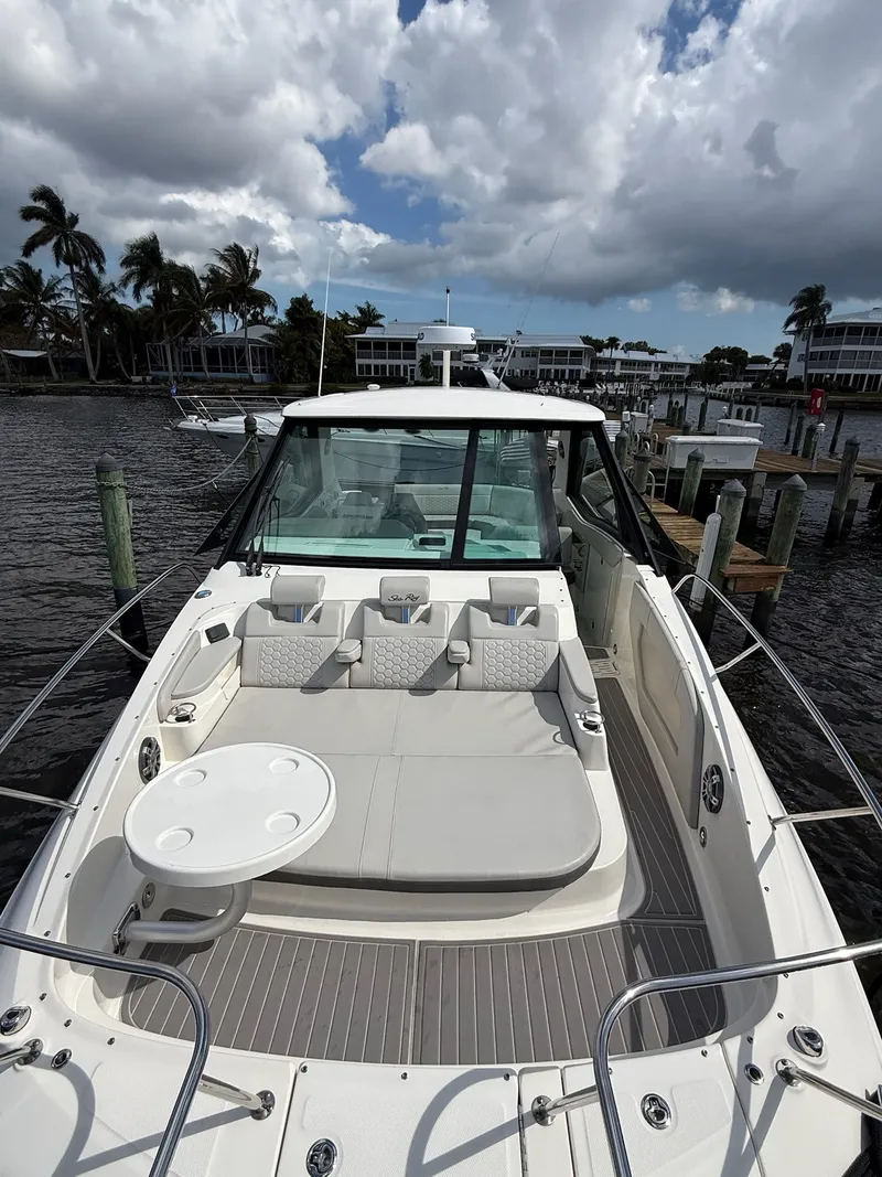 Slide: The Image of Sea Ray Sundancer 320 Outboard 2023 - 18