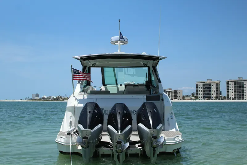 Slide: The Image of Sea Ray Sundancer 320 Outboard 2023 - 2