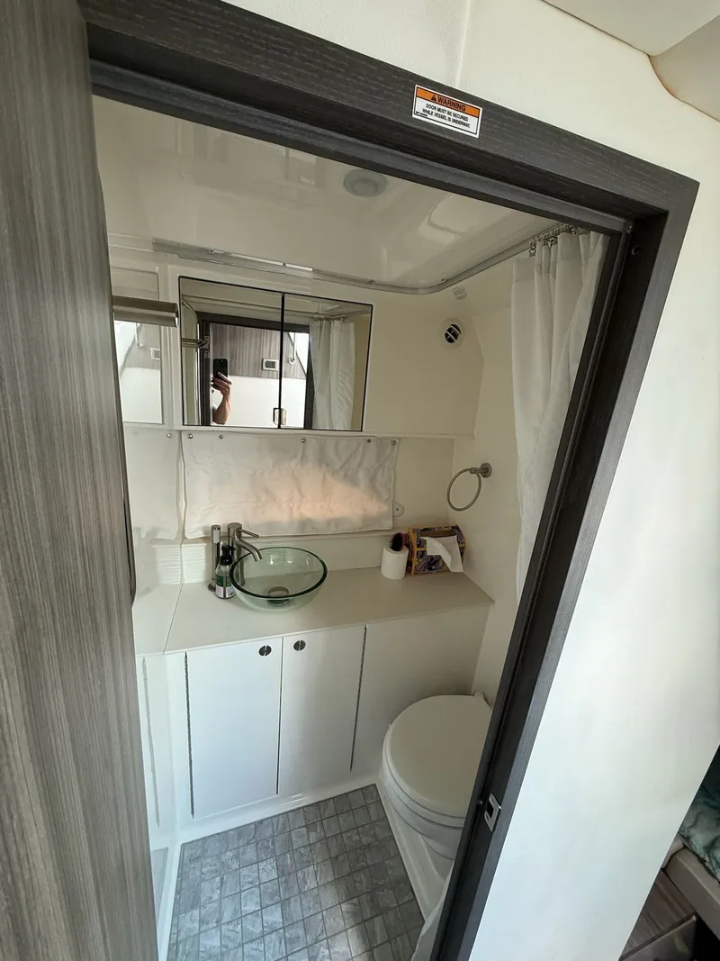 Slide: The Image of Sea Ray Sundancer 320 Outboard 2023 - 22