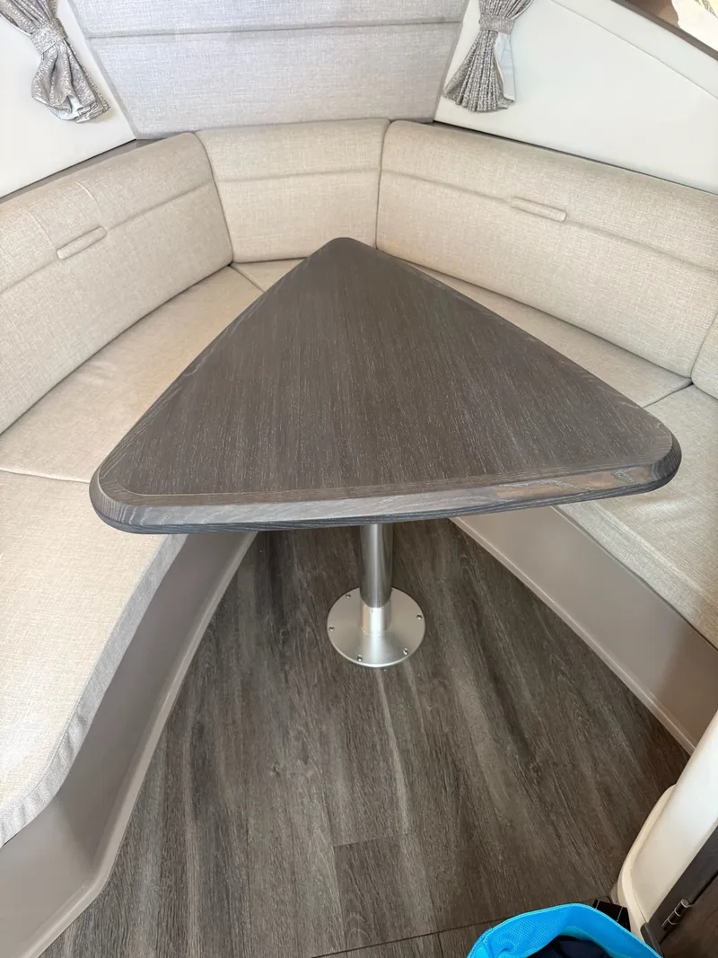 Slide: The Image of Sea Ray Sundancer 320 Outboard 2023 - 25