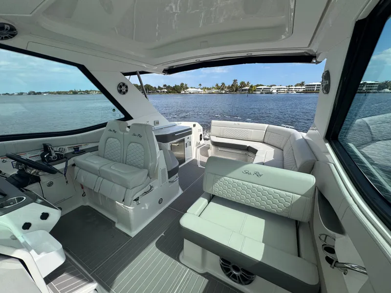 Slide: The Image of Sea Ray Sundancer 320 Outboard 2023 - 34