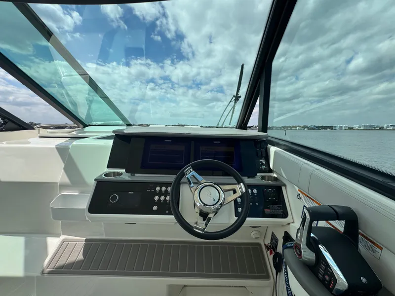 Slide: The Image of Sea Ray Sundancer 320 Outboard 2023 - 42
