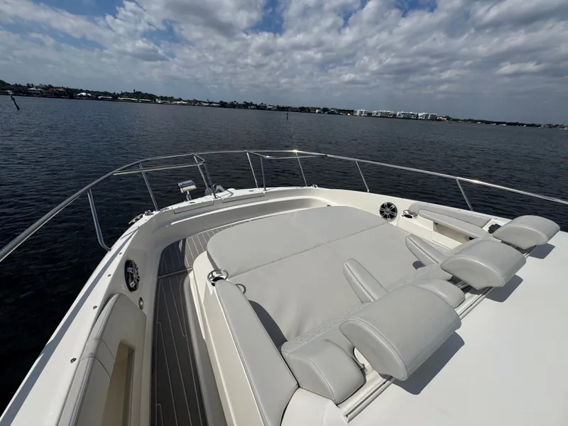 Slide: The Image of Sea Ray Sundancer 320 Outboard 2023 - 44