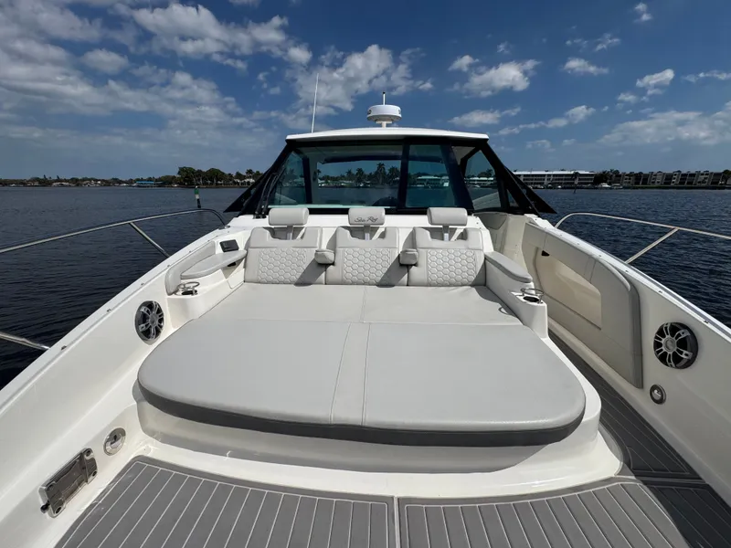 Slide: The Image of Sea Ray Sundancer 320 Outboard 2023 - 48