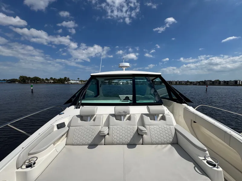 Slide: The Image of Sea Ray Sundancer 320 Outboard 2023 - 51