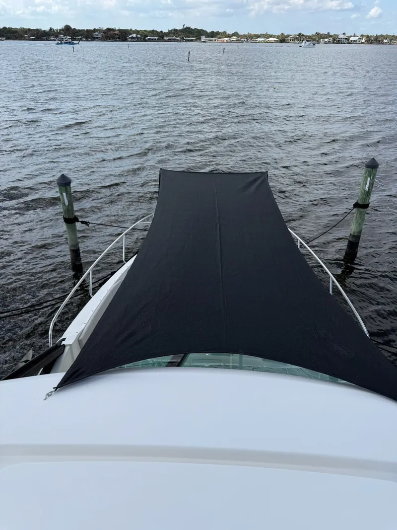 Slide: The Image of Sea Ray Sundancer 320 Outboard 2023 - 55