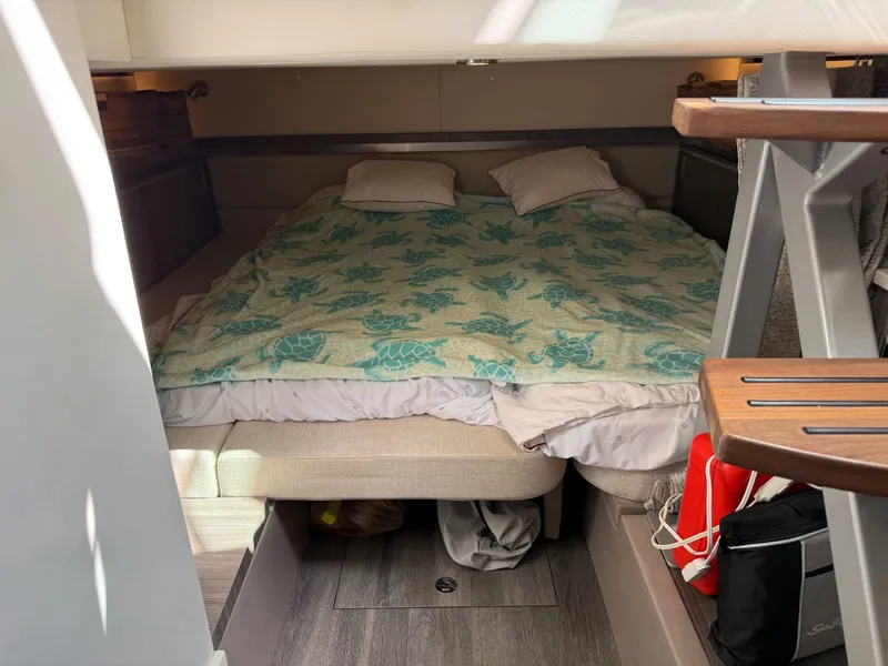 Slide: The Image of Sea Ray Sundancer 320 Outboard 2023 - 59