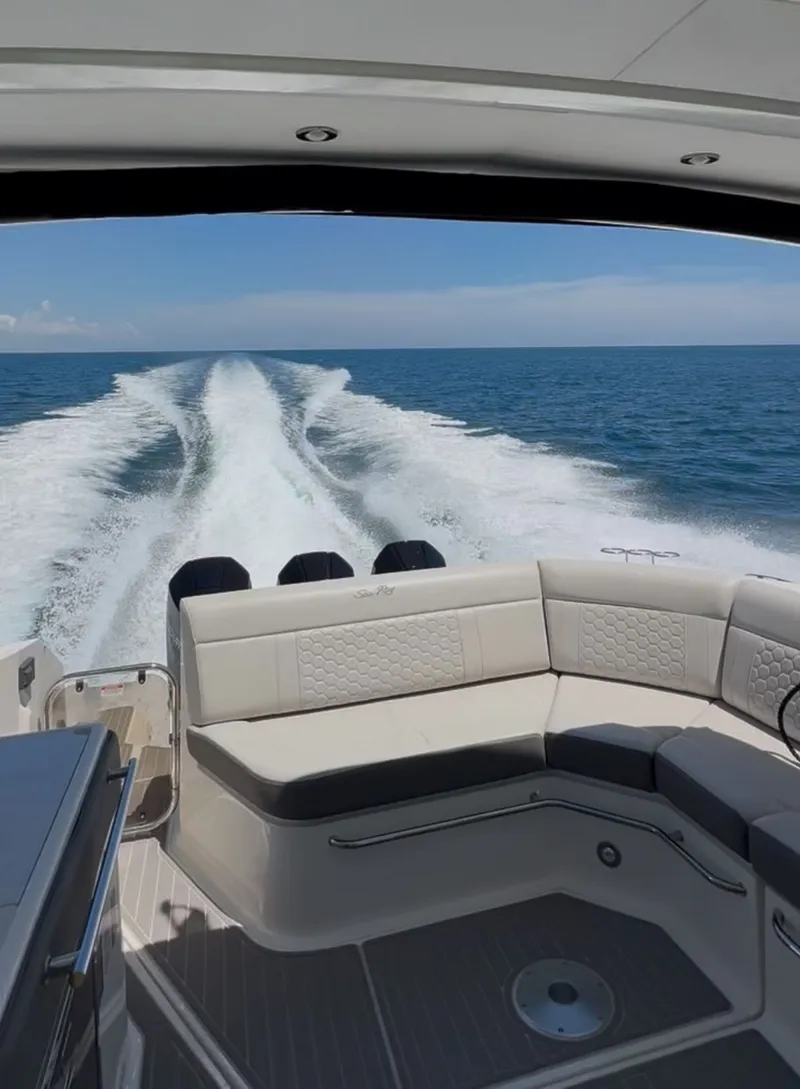 Slide: The Image of Sea Ray Sundancer 320 Outboard 2023 - 8