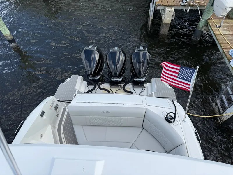 Slide: The Image of Sea Ray Sundancer 320 Outboard 2023 - 9
