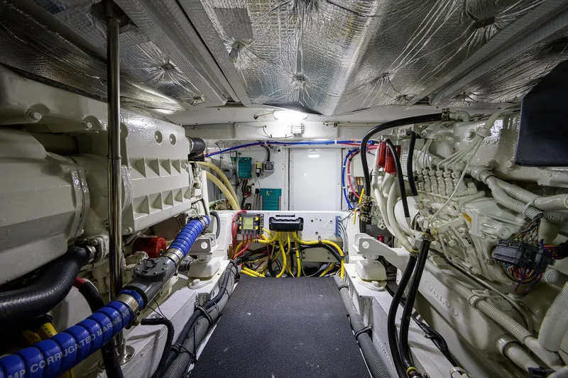 Slide: The Image of Bertram 38 - FIELD & SEA - - 25