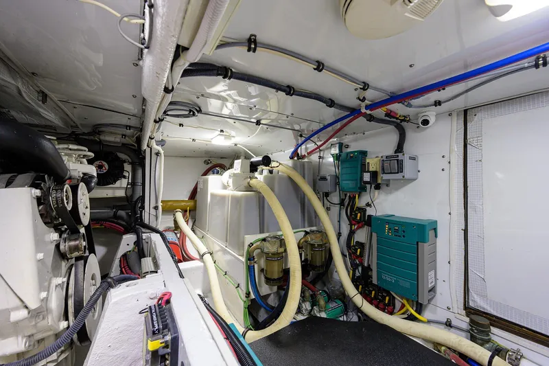 Slide: The Image of Bertram 38 - FIELD & SEA - - 28