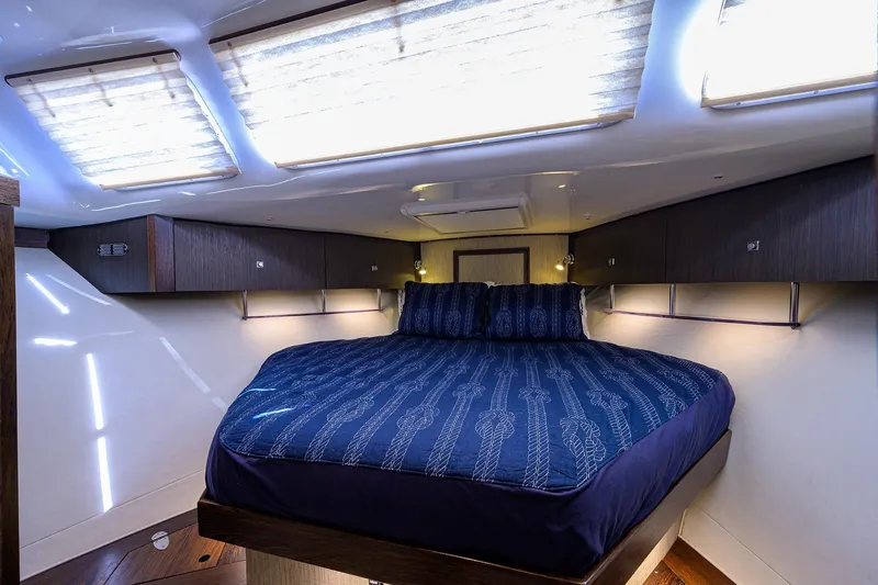 Slide: The Image of Bertram 38 - FIELD & SEA - - 45