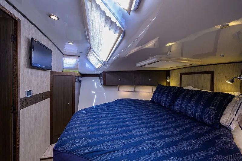 Slide: The Image of Bertram 38 - FIELD & SEA - - 46