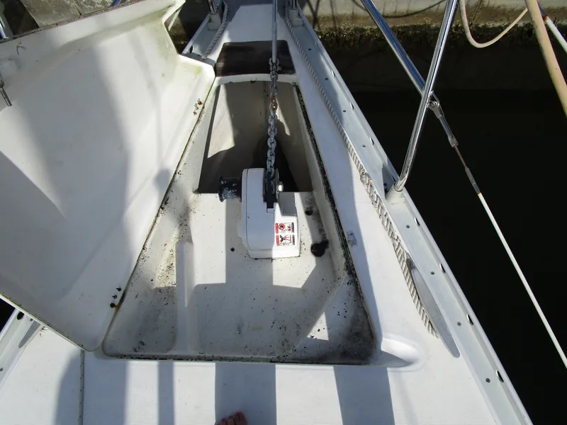 Slide: The Image of Beneteau 381 2001 - 4