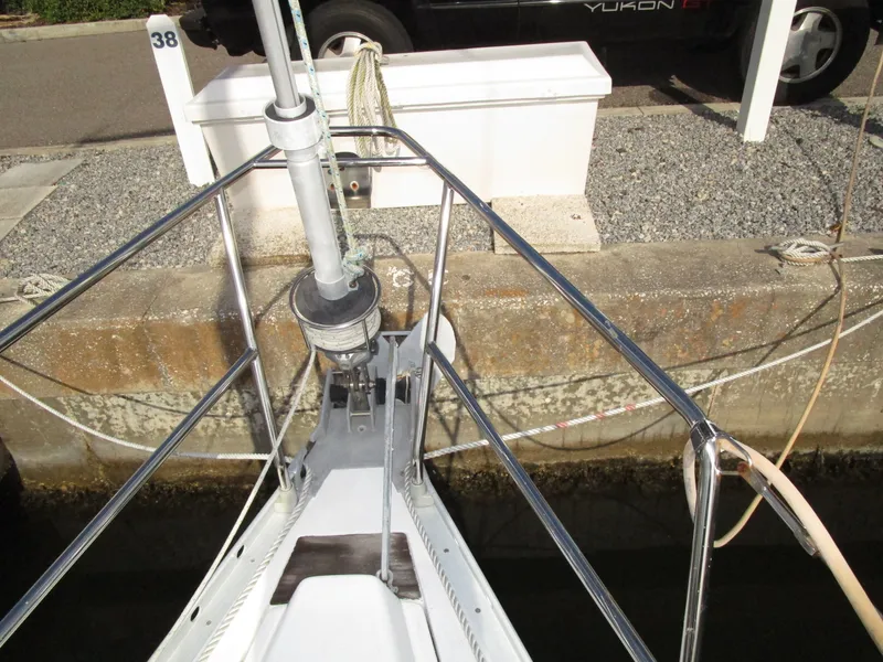 Slide: The Image of Beneteau 381 2001 - 5