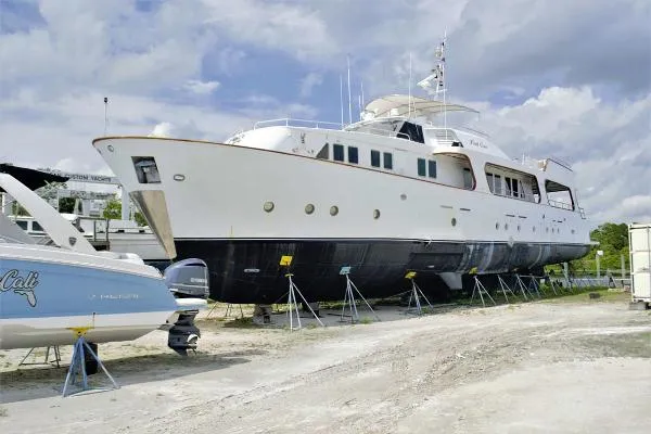 Slide: The Image of Benetti Custom Enclosed Pilothouse with Flybridge 1962 - 0