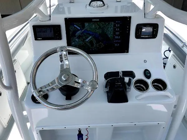 Slide: The Image of Yellowfin 26 Hybrid 2016 - 10