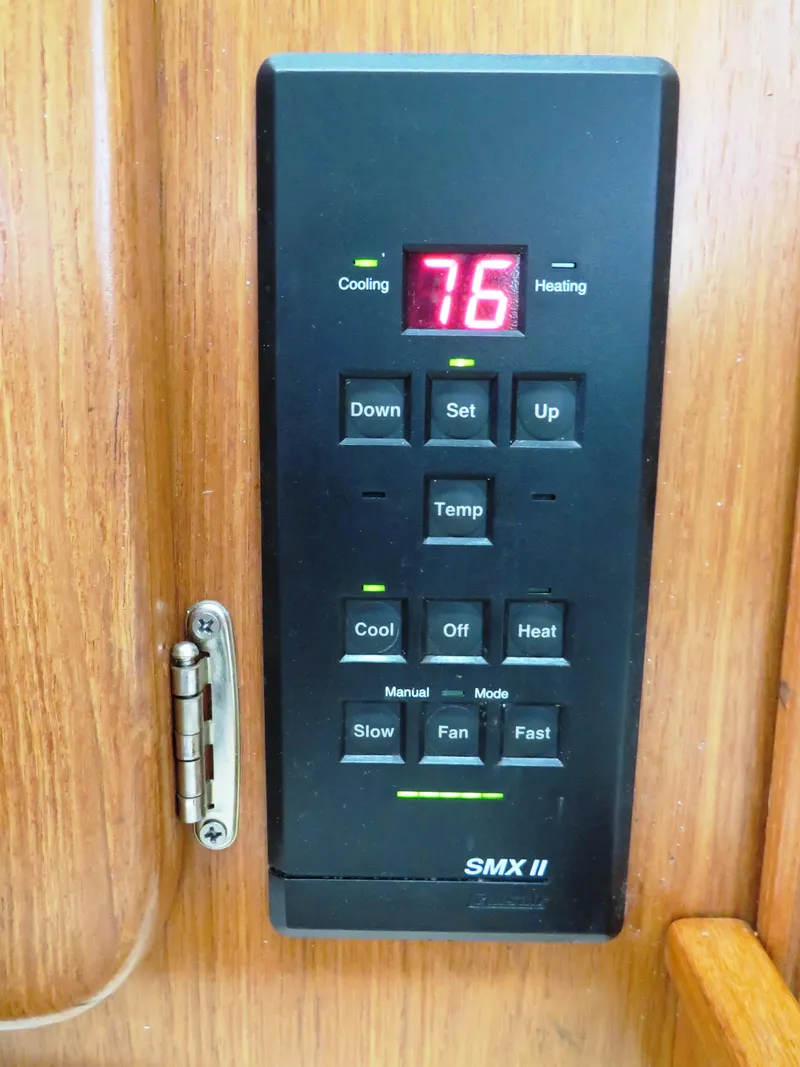 Slide: The Image of Catalina 36 MkII 2000 - 11