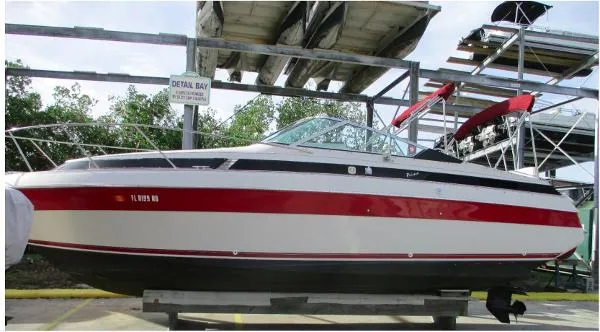 Slide: The Image of Wellcraft 2600 Express Cabin 1989 - 0