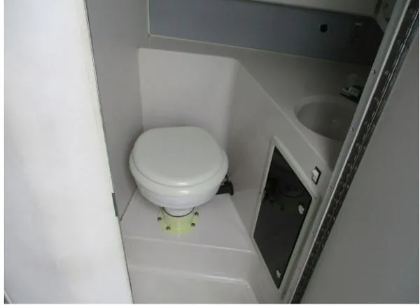 Slide: The Image of Wellcraft 2600 Express Cabin 1989 - 7