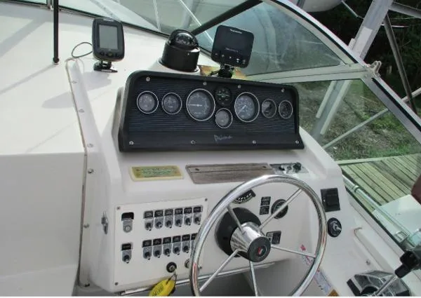 Slide: The Image of Wellcraft 2600 Express Cabin 1989 - 9