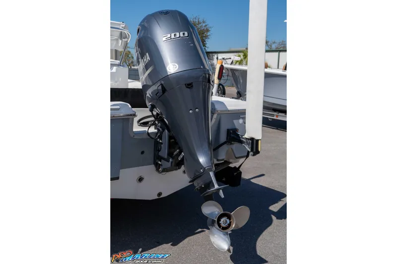 Slide: The Image of 2014 Sea Hunt BX 22 Pro boat with Yamaha 200 outboard motor. - 10