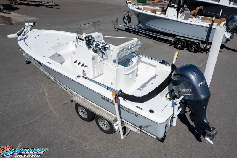 Slide: The Image of 2014 Sea Hunt BX 22 Pro boat with Yamaha 200 engine on trailer. - 29