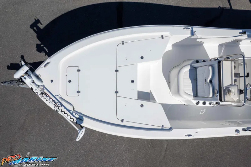 Slide: The Image of Overhead view of 2014 Sea Hunt BX 22 Pro boat, featuring sleek design and modern equipment. - 42