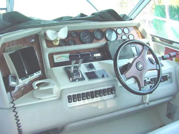 Slide: The Image of Sea Ray 370 Sundancer 1992 - 1