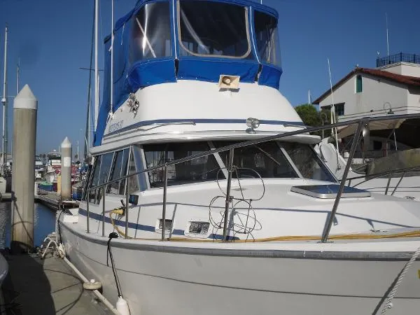 Slide: The Image of Bayliner 3270 Motoryacht 1985 - 1