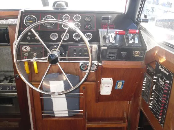 Slide: The Image of Bayliner 3270 Motoryacht 1985 - 3