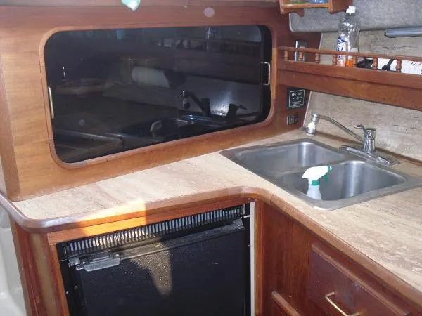 Slide: The Image of Bayliner 3270 Motoryacht 1985 - 5