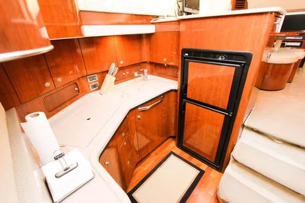 Slide: The Image of Sea Ray 390 Motor Yacht 2004 - 6