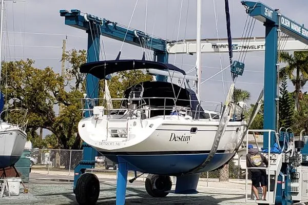 Slide: The Image of Catalina 36 MkII 2005 - 7