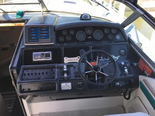 Slide: The Image of Sea Ray 400 Express Cruiser 1993 - 11