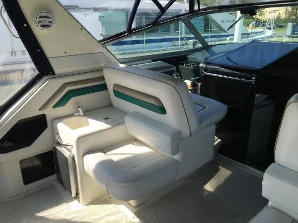 Slide: The Image of Sea Ray 400 Express Cruiser 1993 - 7