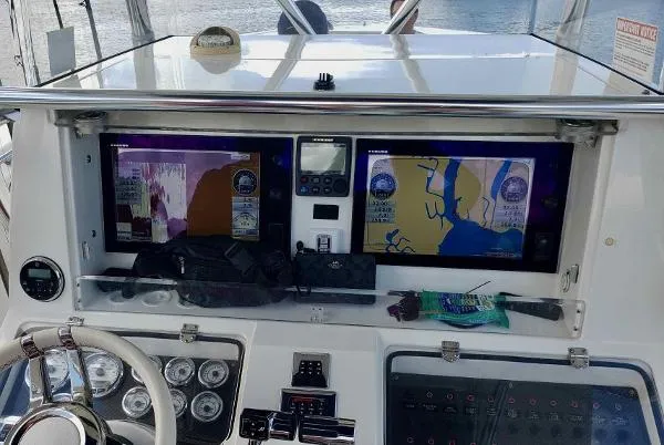 Slide: The Image of Fountain 38 Center Console 2012 - 11
