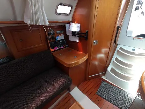 Slide: The Image of Beneteau 311 2000 - 10