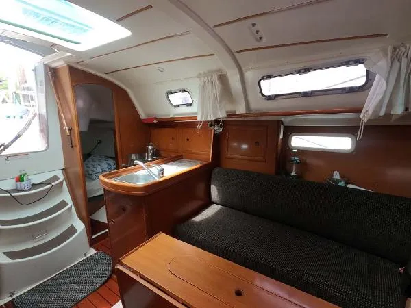 Slide: The Image of Beneteau 311 2000 - 11