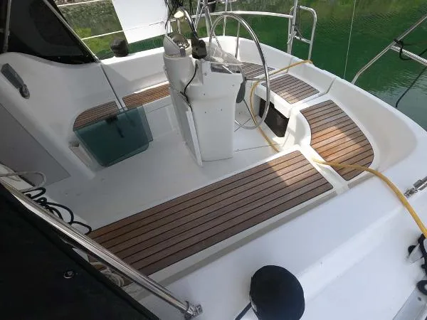 Slide: The Image of Beneteau 311 2000 - 6